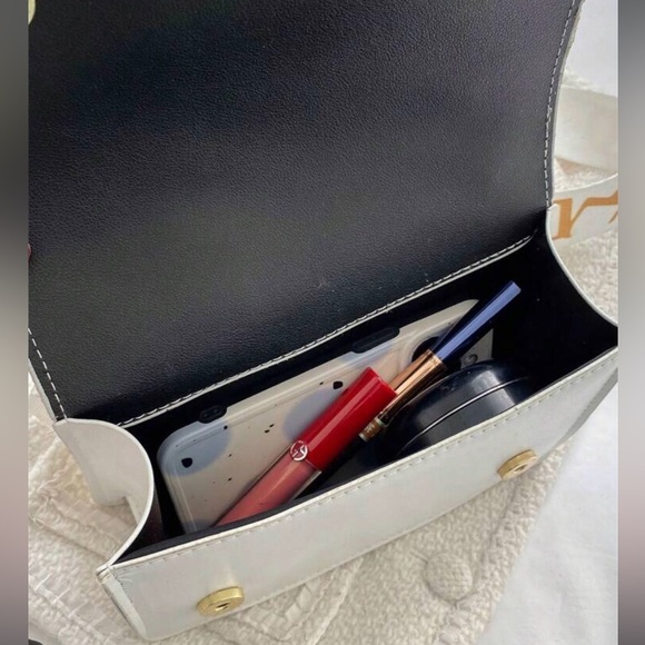 White Mini Chevron Chain Decor Square Purse Crossbody Bag Sz Small NWOT - Picture 6 of 7